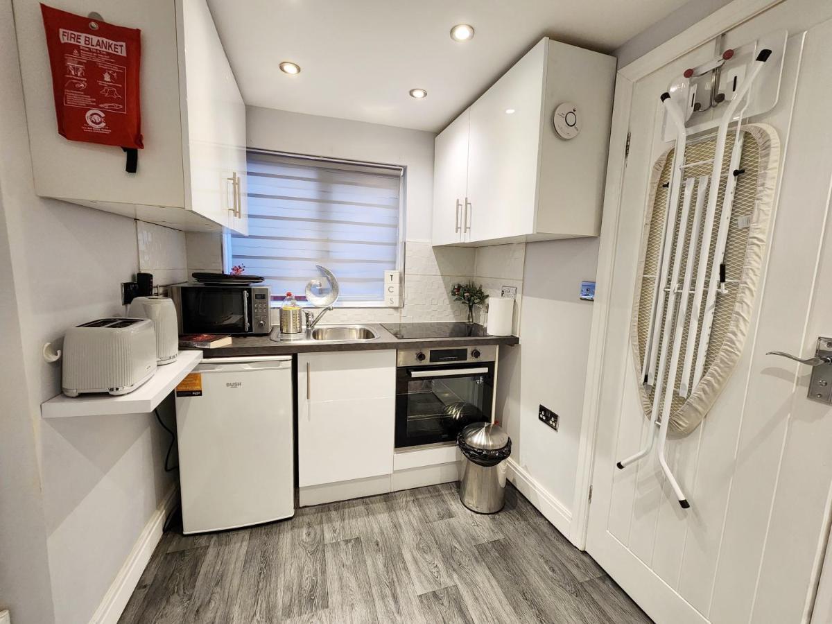 Studio Apartment The Den Colnbrook Kültér fotó